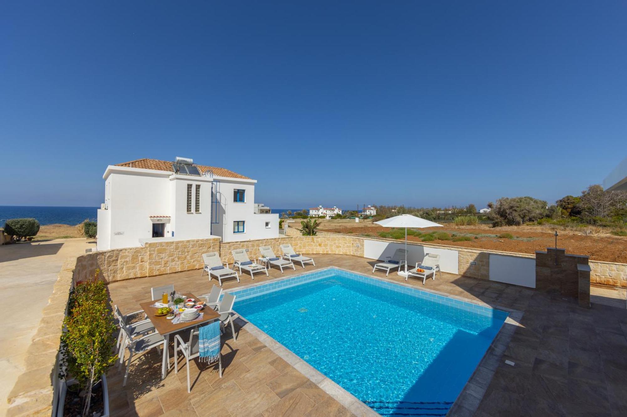 Diana Seaside Villas Pomos Phòng bức ảnh